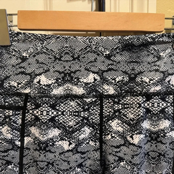 Zyia Active Black & White Leggings Sz 6-8 - Picture 2 of 6